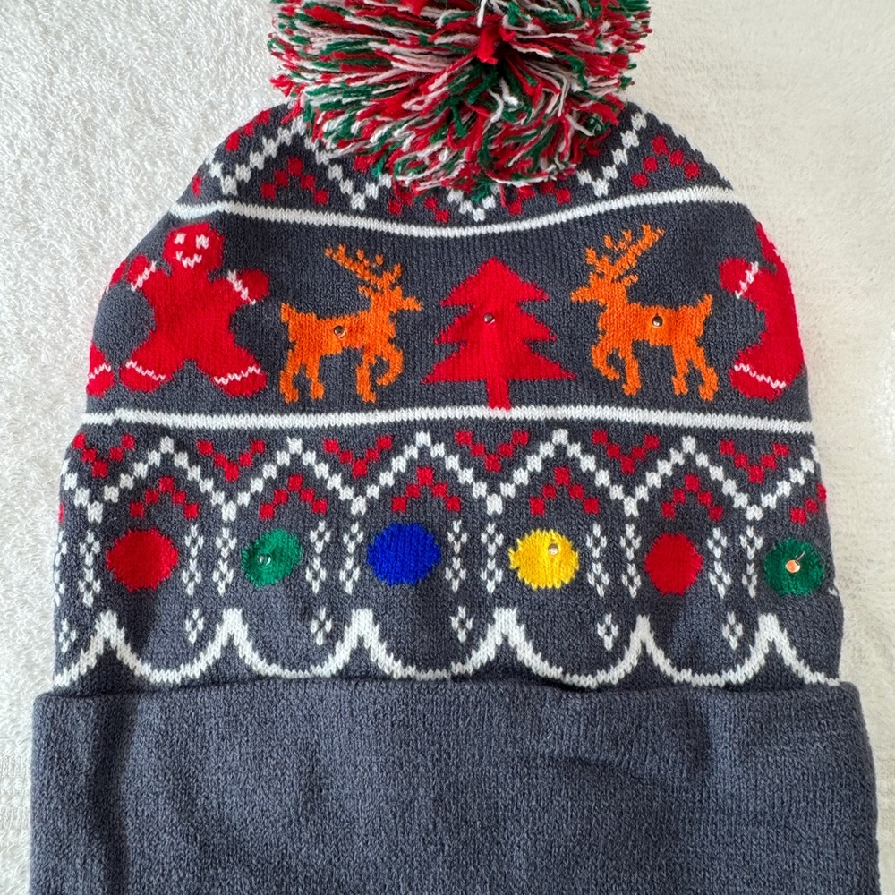New Beanie Light Up Christmas Hat, LED Christmas Unisex Knitted Beanie.